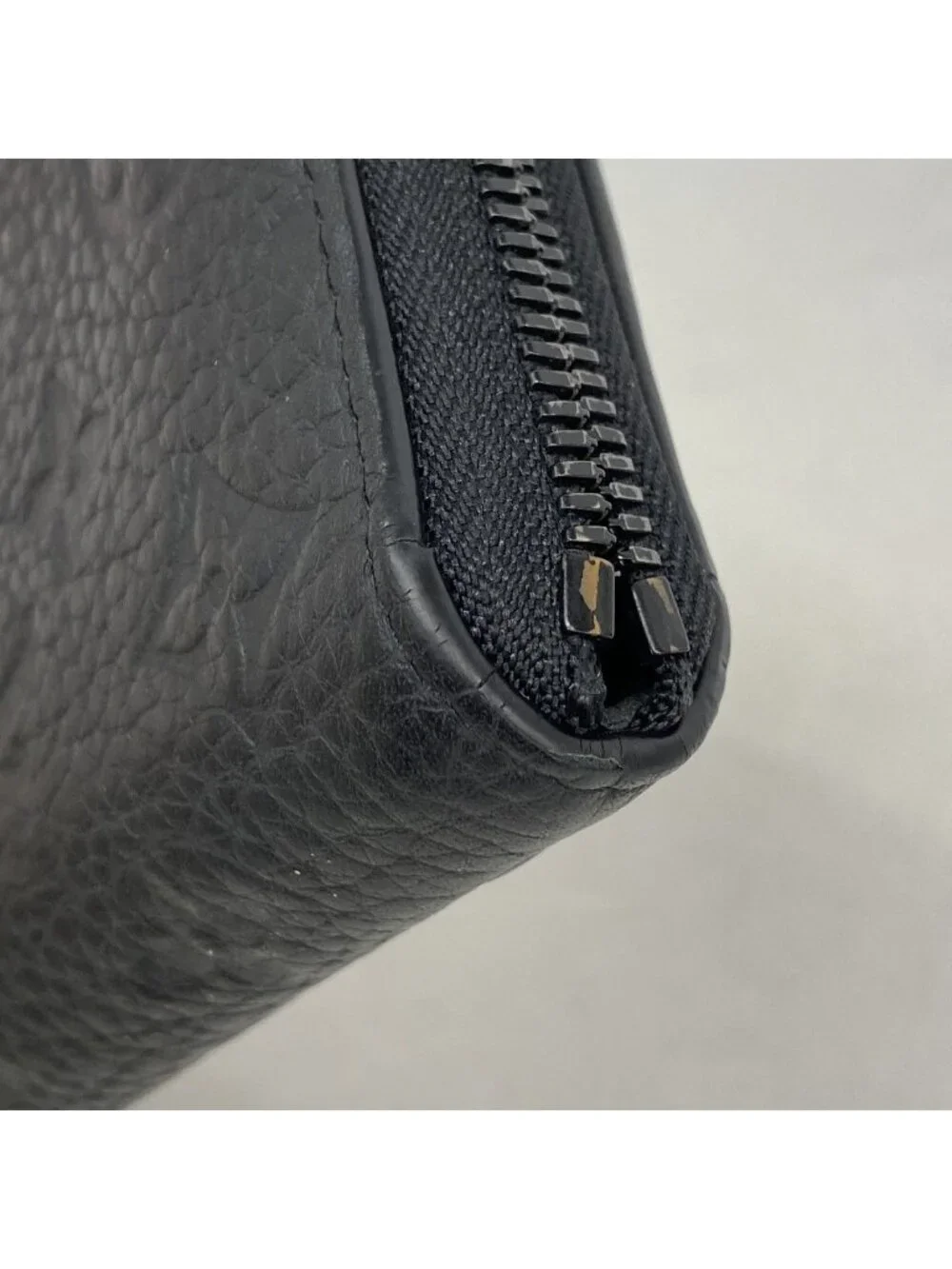 Louis Vuitton Wallet Taurillon Zippy Vertical Black
